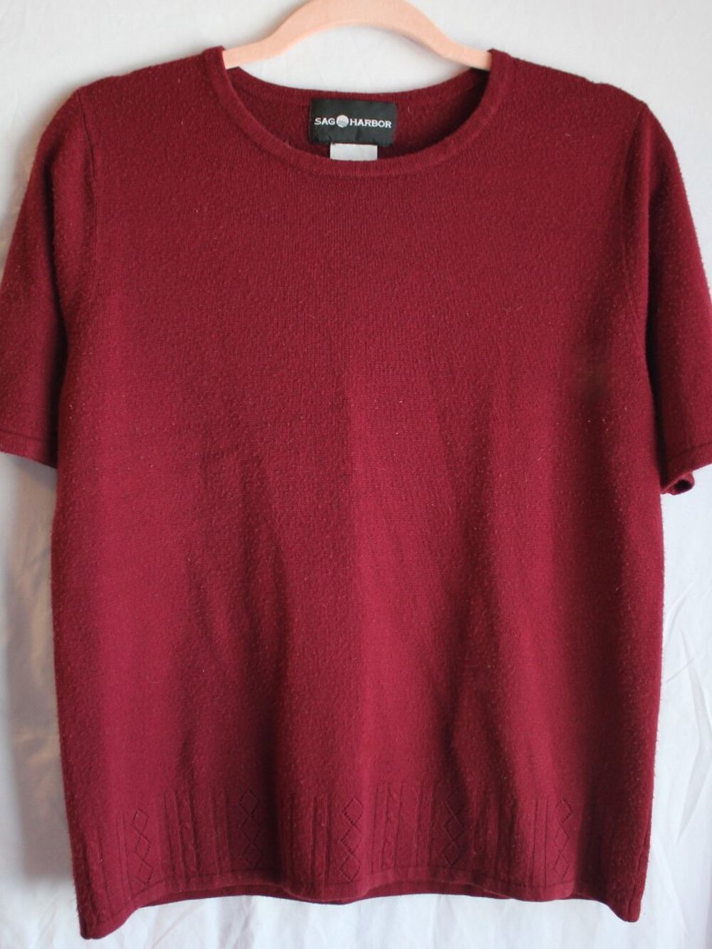 Sag Harbor Burgundy Short‑Sleeve Knit Top | Classic Pullover | Textured Hem